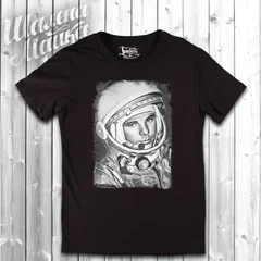 гагарин в шлеме