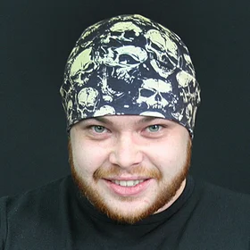 Прикольная шапка: шапка с черепами